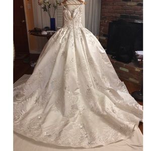 Ysa Makino Couture Wedding Gown